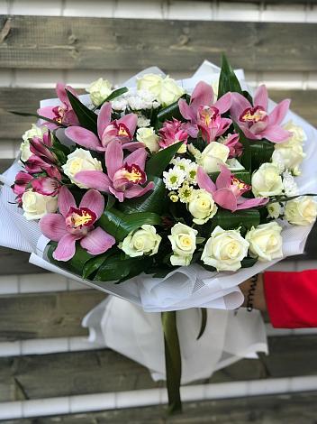 Букет цветов из: Розы и Хризантемы в Мещерино