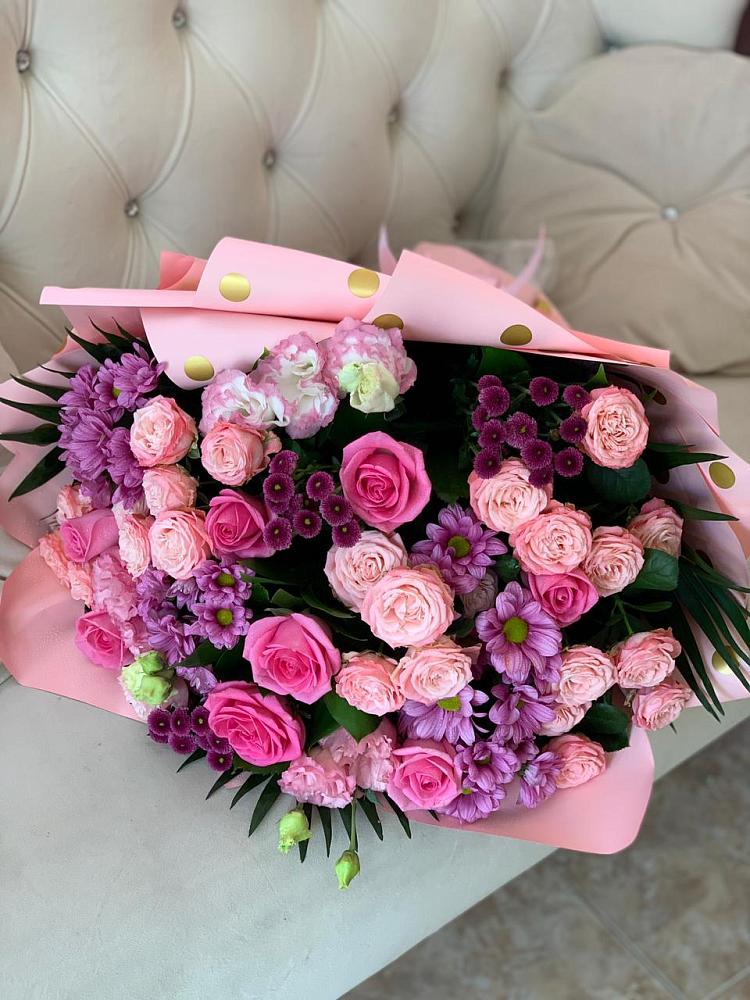 Букет цветов из: Хризантемы, Розы и Лизиантусы в Мещерино