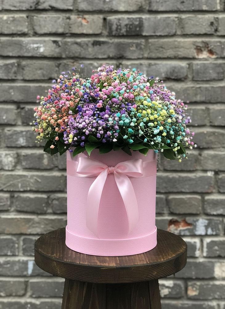 Цветочная композиция из Гипсофила и Розы в шляпной коробке в Мещерино