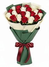 Букет Микс из красных и белых роз в Мещерино