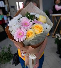 Букет цветов из:  Герберы, Розы и Хризантемы в Мещерино