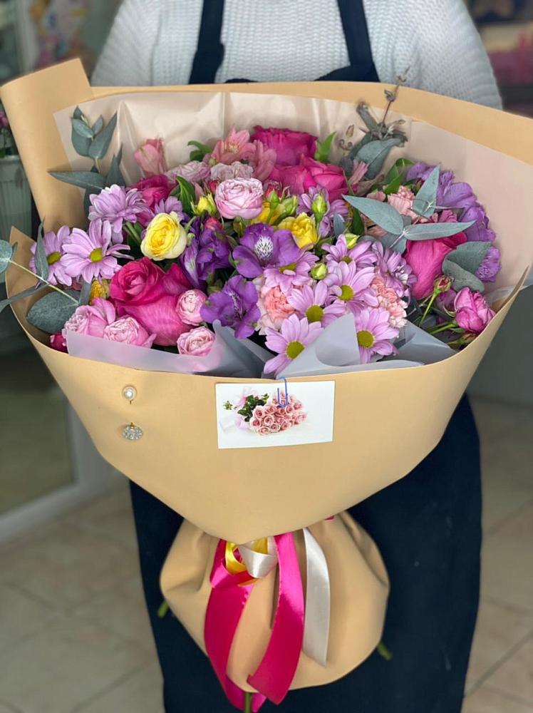 Букет цветов из: Хризантемы, Гвоздики и Альстромерии в Мещерино