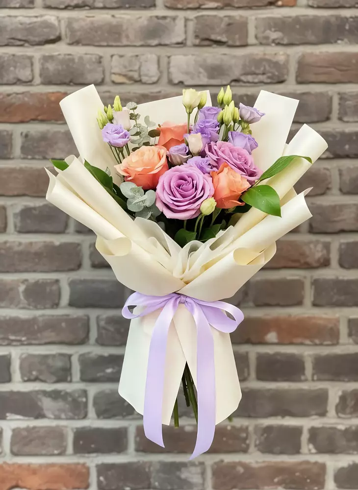 Букет цветов из: Лизиантусы и Розы в Мещерино