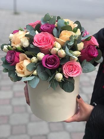 Цветочная композиция из Розы в шляпной коробке в Мещерино