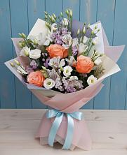 Букет цветов из:  Лизиантусы, Розы, Альстромерии и Гипсофила в Мещерино