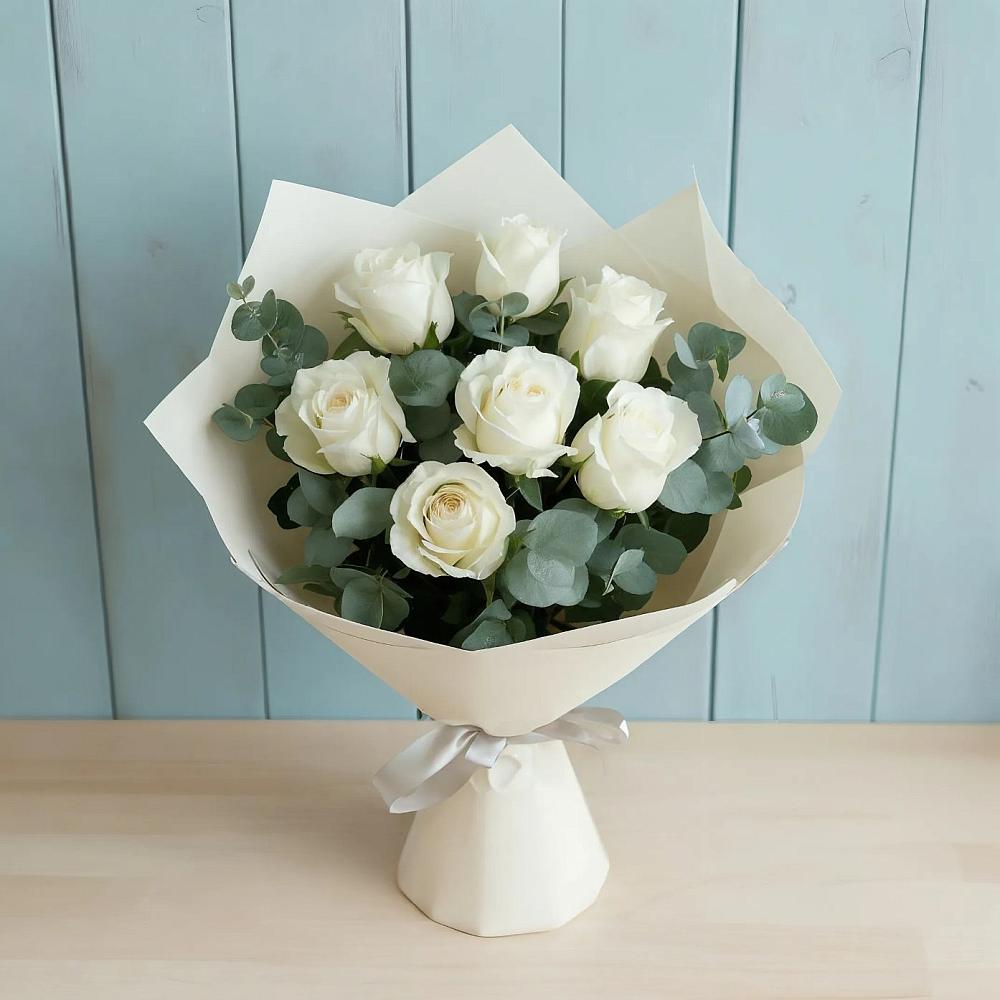 Букет Белые розы в Эвкалипте в Мещерино