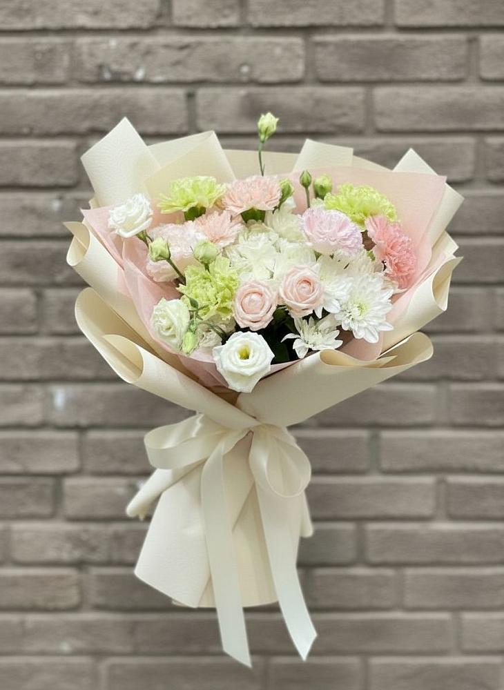 Букет цветов из: Гвоздики, Розы, Лизиантусы и Хризантемы в Мещерино