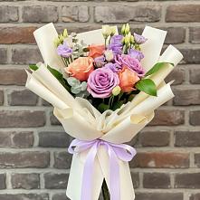 Букет цветов из:  Лизиантусы и Розы в Мещерино