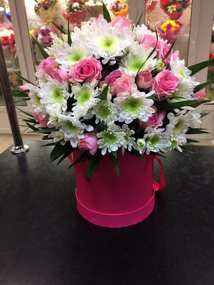 Цветочная композиция из Розы и Хризантемы в шляпной коробке в Мещерино