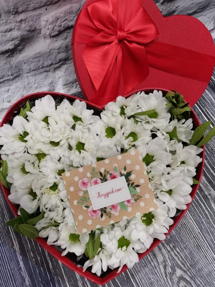 Цветочная композиция из Хризантемы в виде сердца в Мещерино