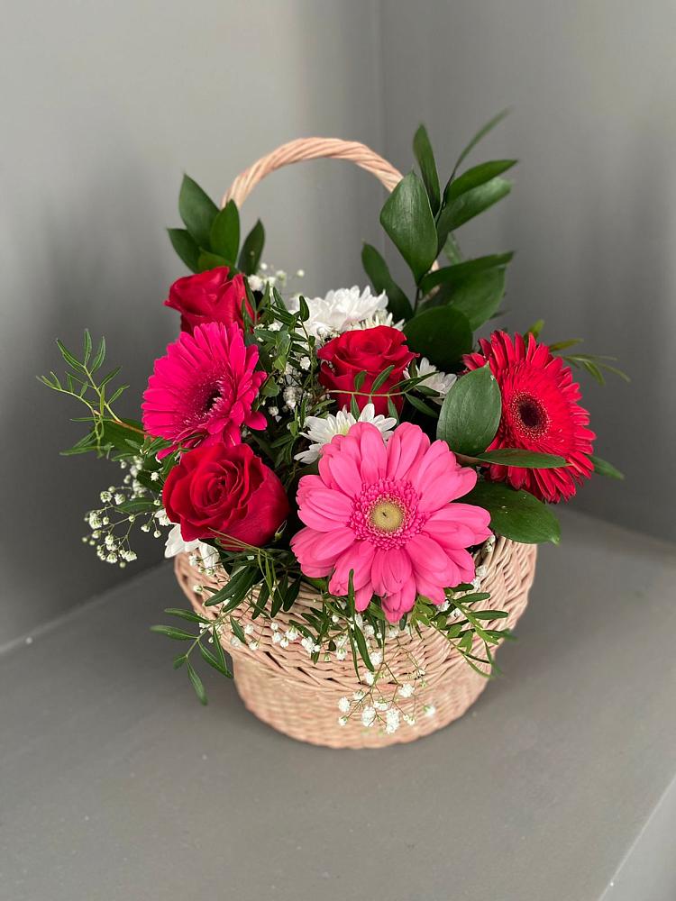 Цветочная композиция из Розы, Хризантемы и Герберы в корзине в Мещерино