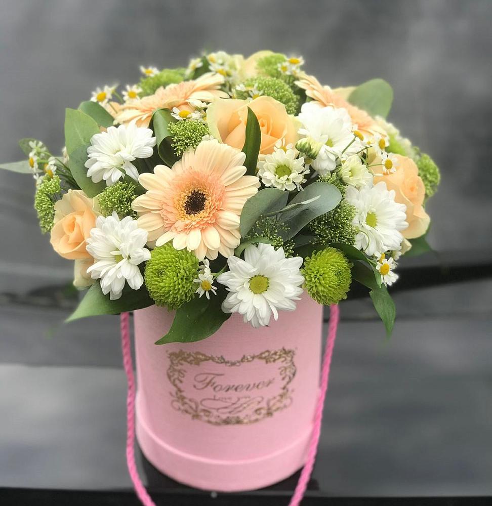 Цветочная композиция из Розы, Герберы и Хризантемы в шляпной коробке в Мещерино