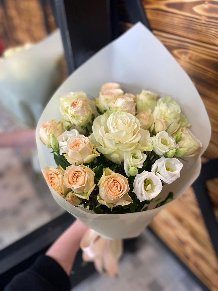 Букет цветов из: Розы и Лизиантусы в Мещерино